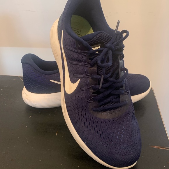 NIKE RUNNING SHOES - Picture 2 of 3